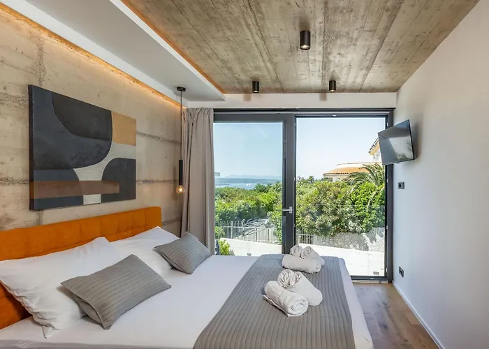 Novo - S Velikim Bazenom Villa