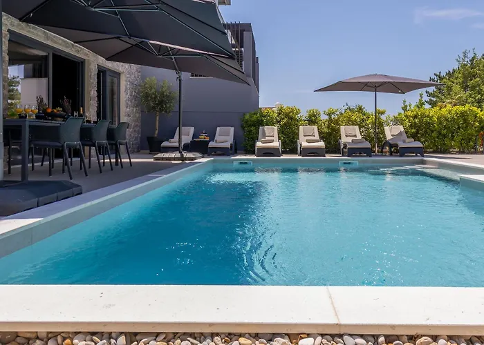 Novo - S Velikim Bazenom Villa Crikvenica