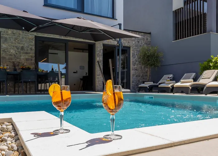 Novo - S Velikim Bazenom Villa Crikvenica