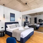 Novo - S Velikim Bazenom Villa *