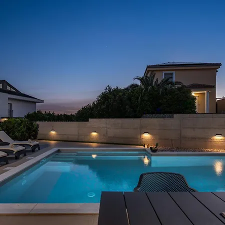 别墅 Novo - S Velikim Bazenom 茨里克韦尼察