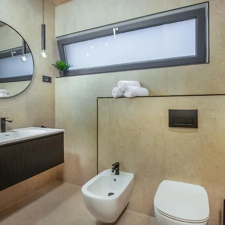 Novo - S Velikim Bazenom 茨里克韦尼察