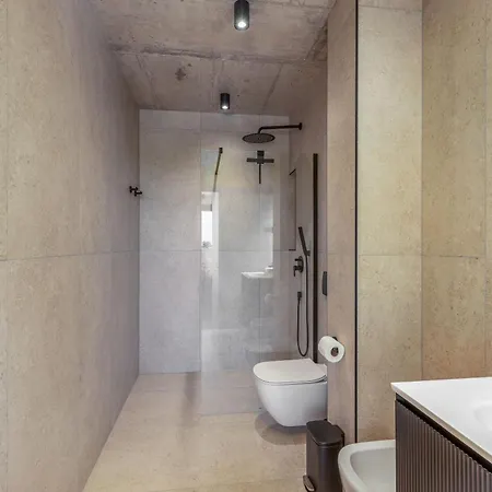 Novo - S Velikim Bazenom *