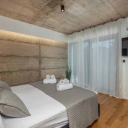 Novo - S Velikim Bazenom Villa *