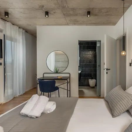 Novo - S Velikim Bazenom 别墅