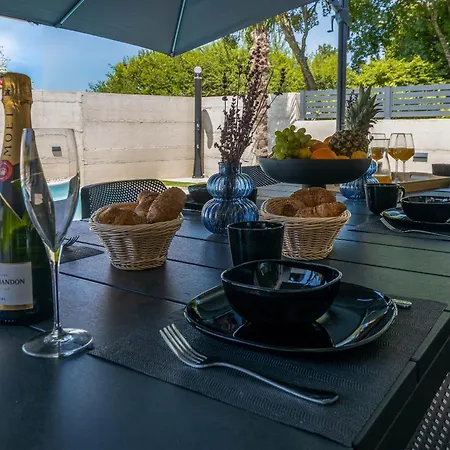 Novo - S Velikim Bazenom