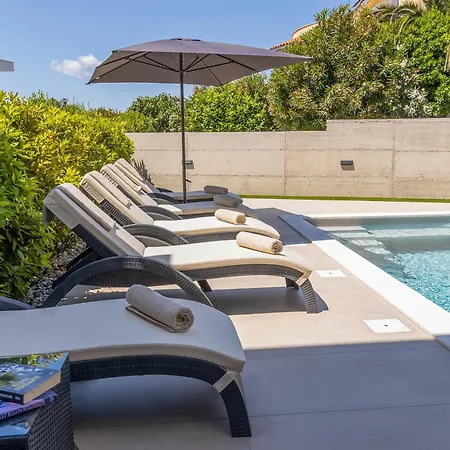 别墅 Novo - S Velikim Bazenom