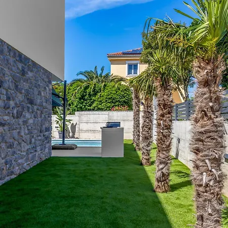 Novo - S Velikim Bazenom * 茨里克韦尼察