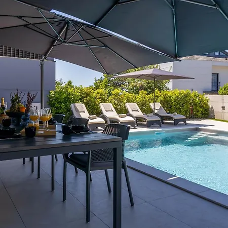 Novo - S Velikim Bazenom *