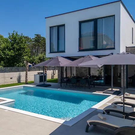 别墅 Novo - S Velikim Bazenom