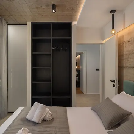 Novo - S Velikim Bazenom 别墅