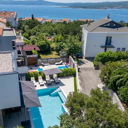 Novo - S Velikim Bazenom Crikvenica
