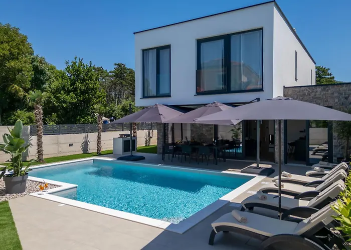 Villa Novo - S Velikim Bazenom